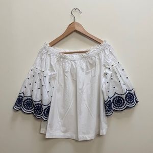 Gap Medium White and Blue Embroidered blouse